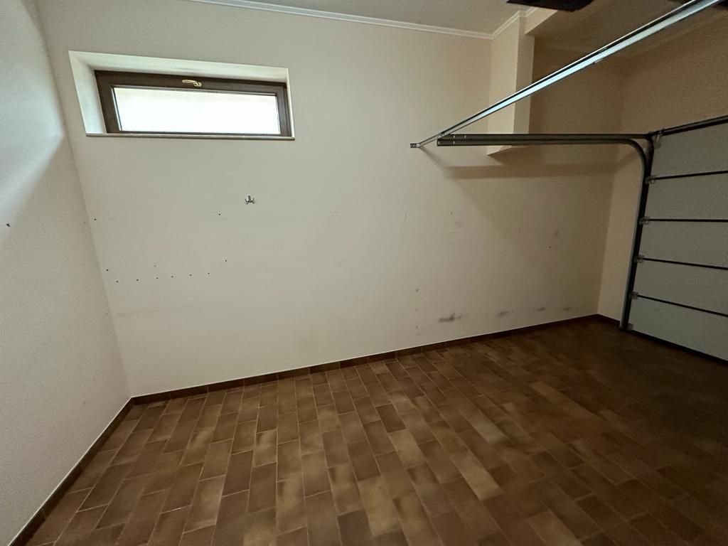 VILA  - ARADULUI. -British - Poză 33