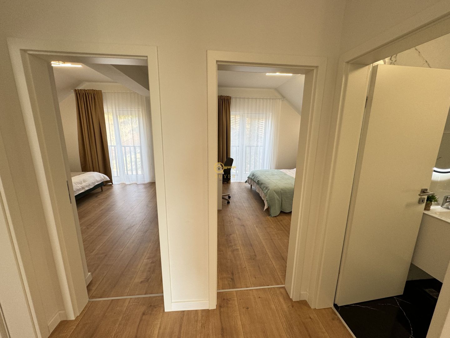 Casa noua, mobilata si utilata- Panorama catre munti- Teren 714mp - Poză 9