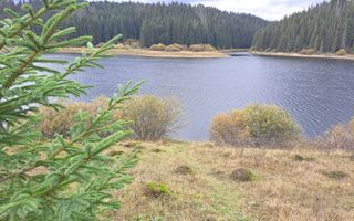 Proprietate unica! Teren generos cu iesire la lac! - Poză 2