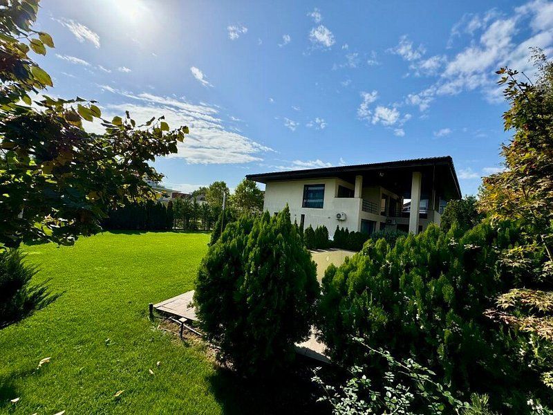 Vila lux de vanzare in cel mai dorit complex din Erou Iancu Nicolae-locatie rara - Poză 33