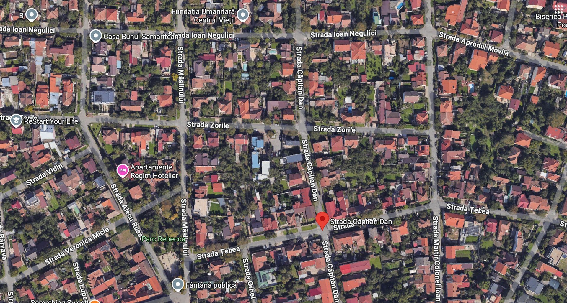 Casa din caramida pe colt cu doua fronturi stradale - Poză 3