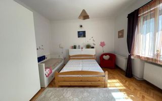 Apartament in vila cu 3 camere, curte proprie si subsol - Andrei Mureșanu - Poză 3