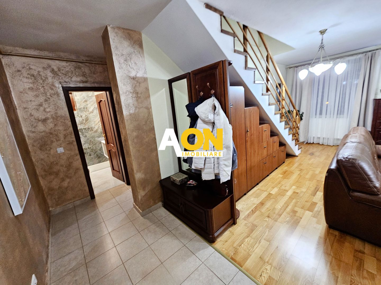 Apartament 3 Camere Zona Cetate, cu Scara Interioara - Poză 3