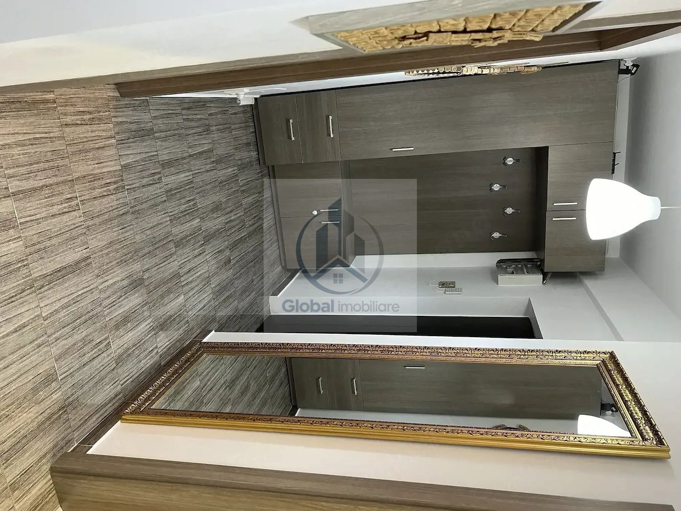 Proprietar inchiriez apartament cu 3 camere centrala loc parcare balcon Bloc NOU mobilat si utilat - Poză 1