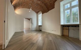 Spatiu birou in cladire istorica restaurata - Poză 5