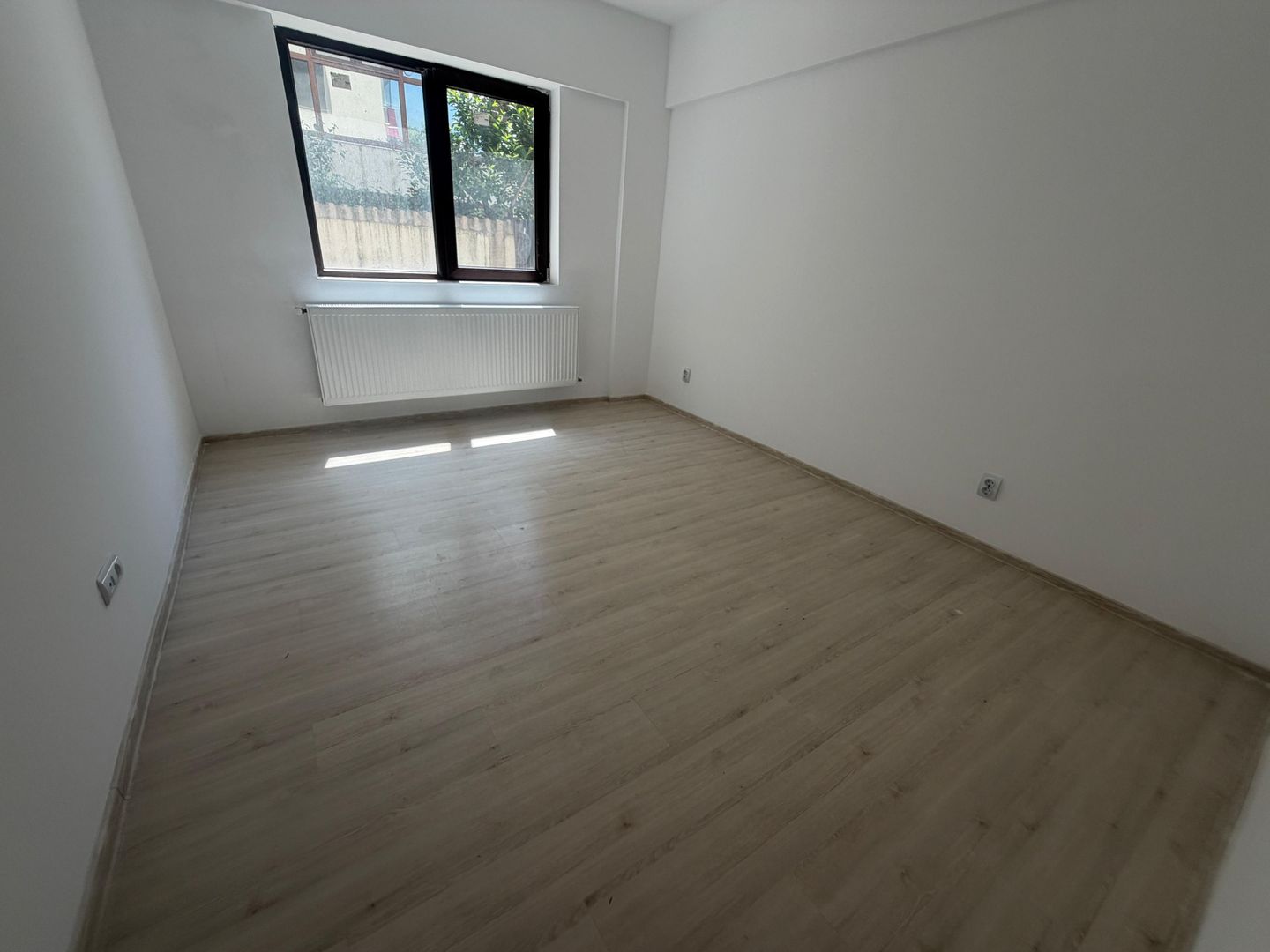 AP. 2 CAMERE - CURTE PROPRIE 65 MP, BLOC NOU, PARCARE INCLUSA,COMIS 0% - Poză 1