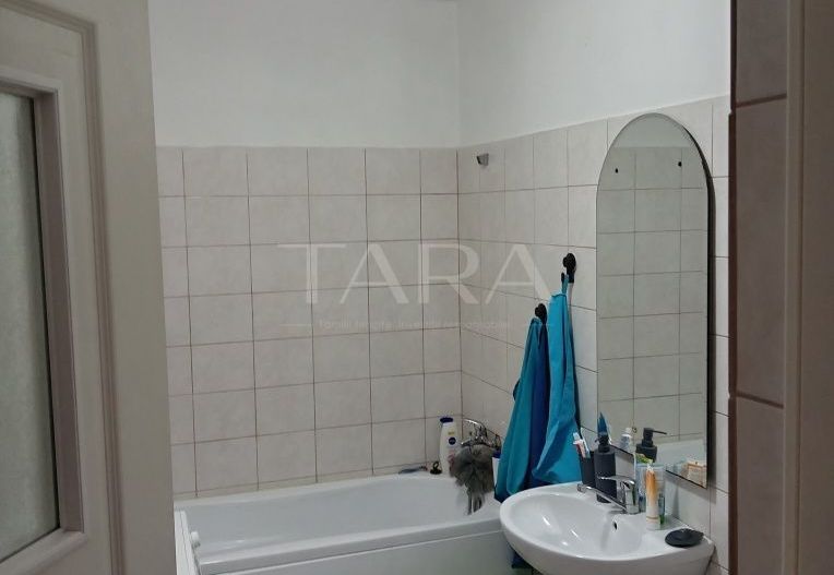 Apartament decomandat, 2 camere, balcon generos – Florești central. - Poză 5