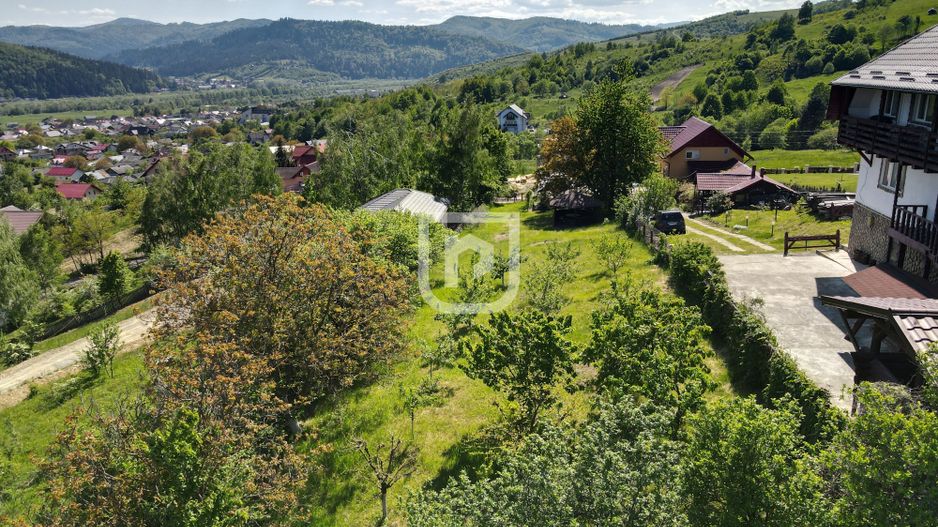 Casa bătrânească cu foișor și teren - Poză 8