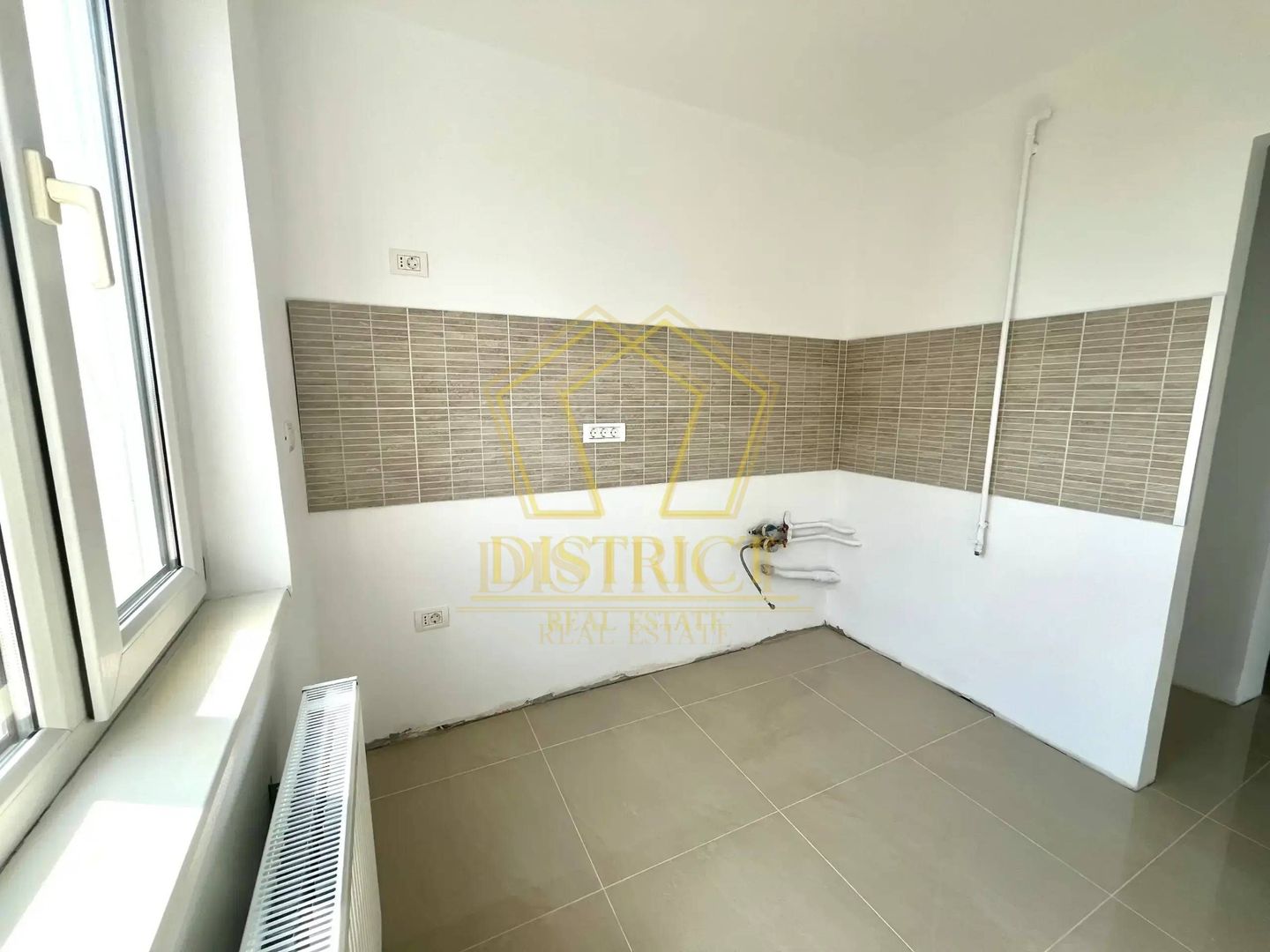 Apartament decomandat cu 2 camere | Recent renovat | Dâmbovița - Poză 4