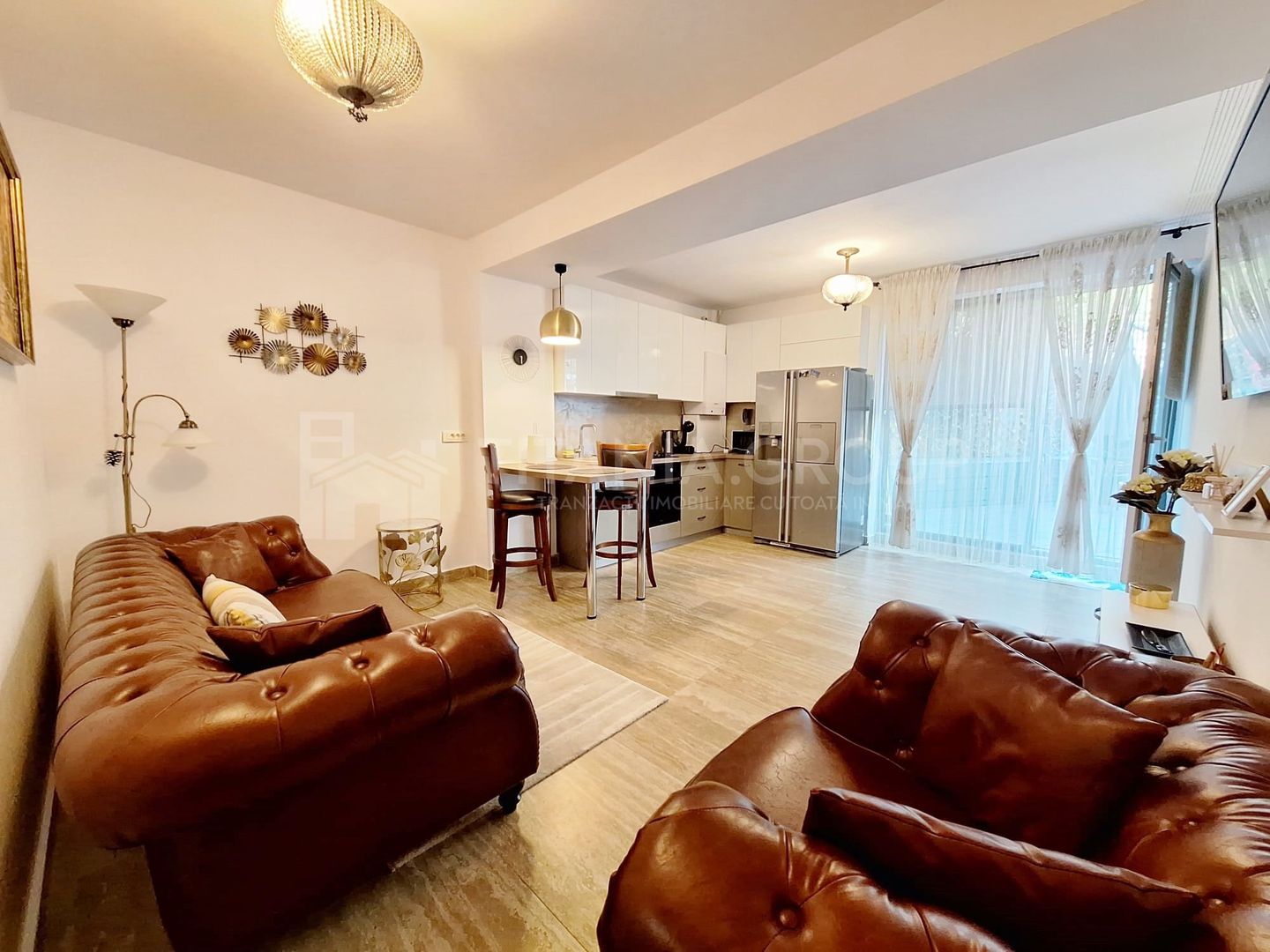 Apartament in centru langa Universitate, cu parcare subterana - Poză 2