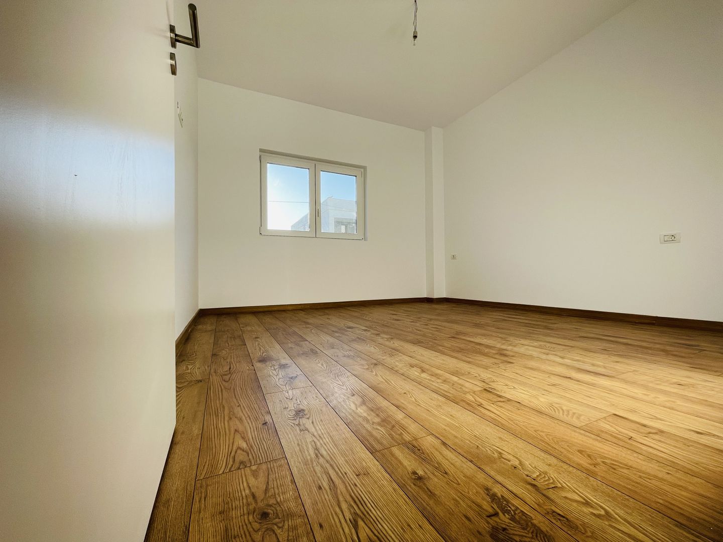 Spatiu birouri | 3 incaperi 55mp | GRADINA 50mp - Loc parcare privat - Poză 6