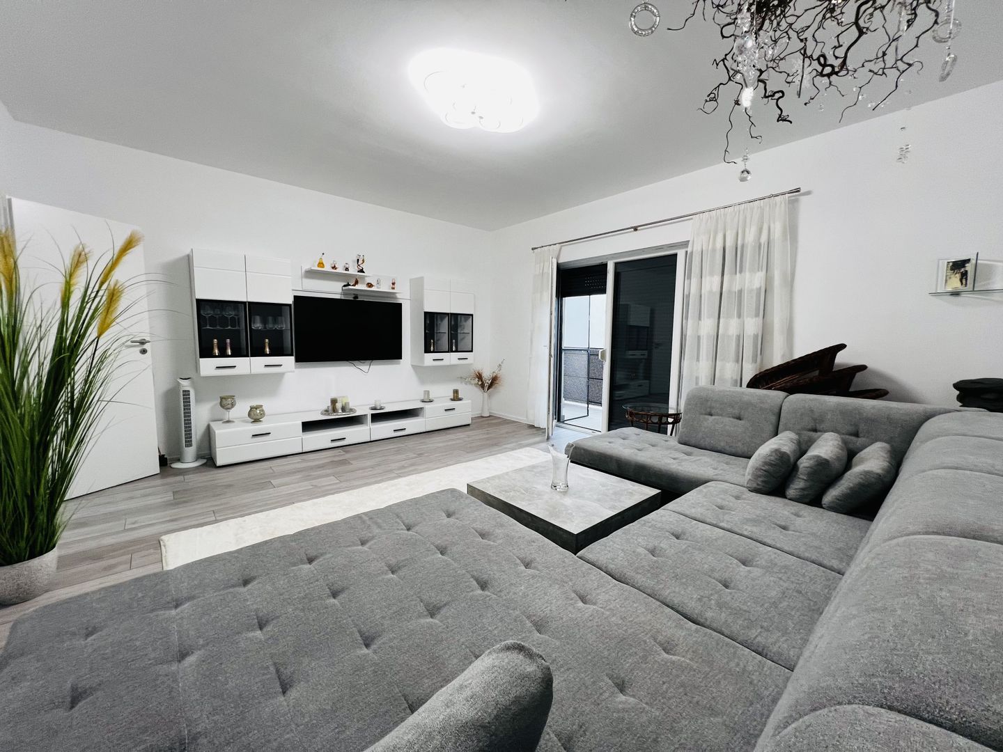 Apartament 3 camere Complet Mobilat si Utilat - Dumbravita - Poză 1