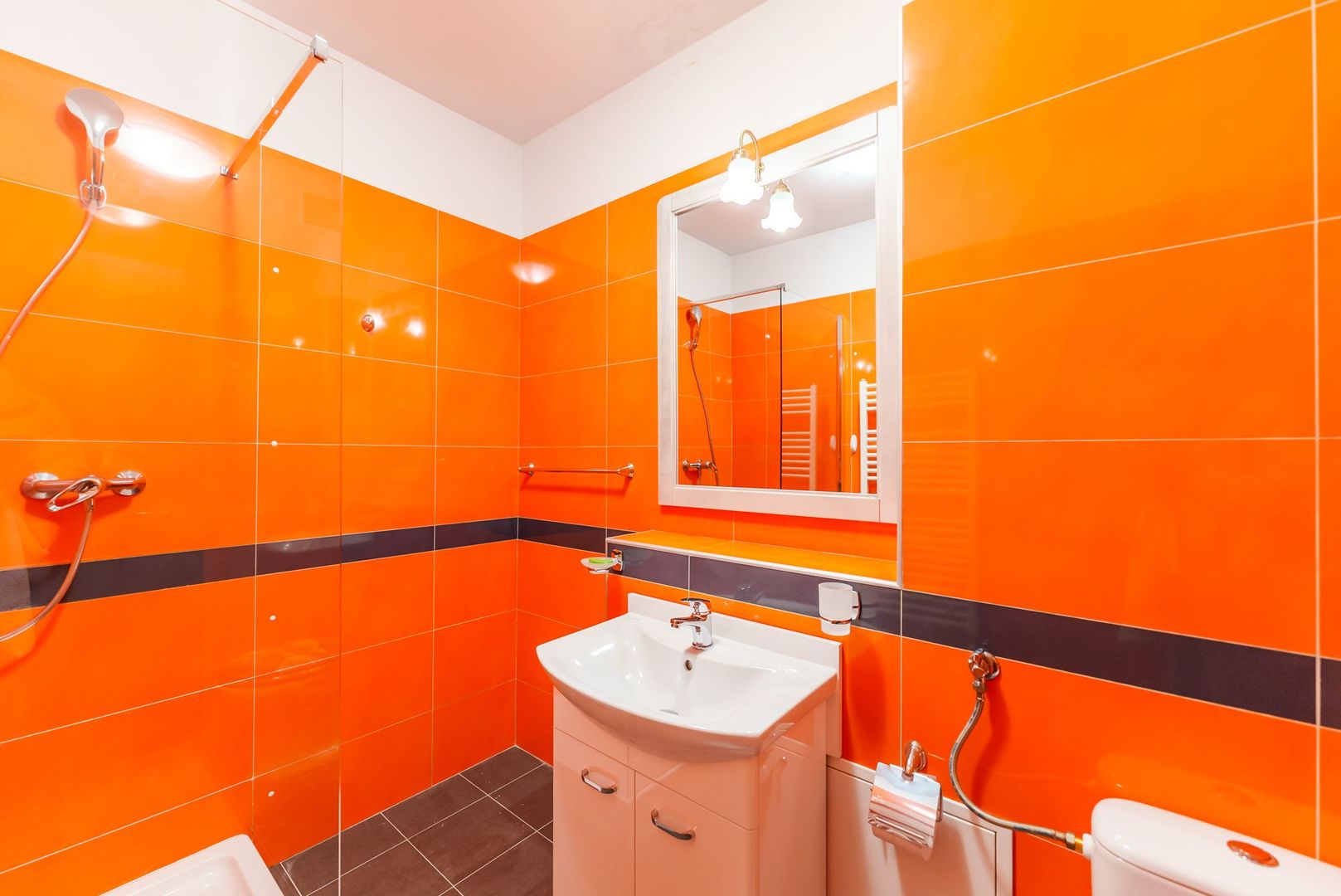 De închiriat apartament 2 cam deluxe în Subcetate - Poză 14