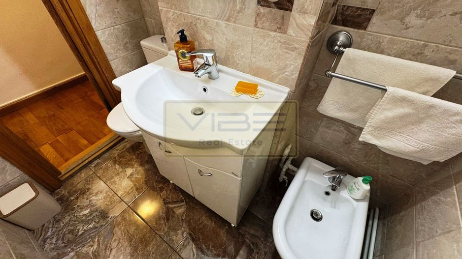 Apartament 3 camere 2 bai central Rond Podu Ros - Poză 19