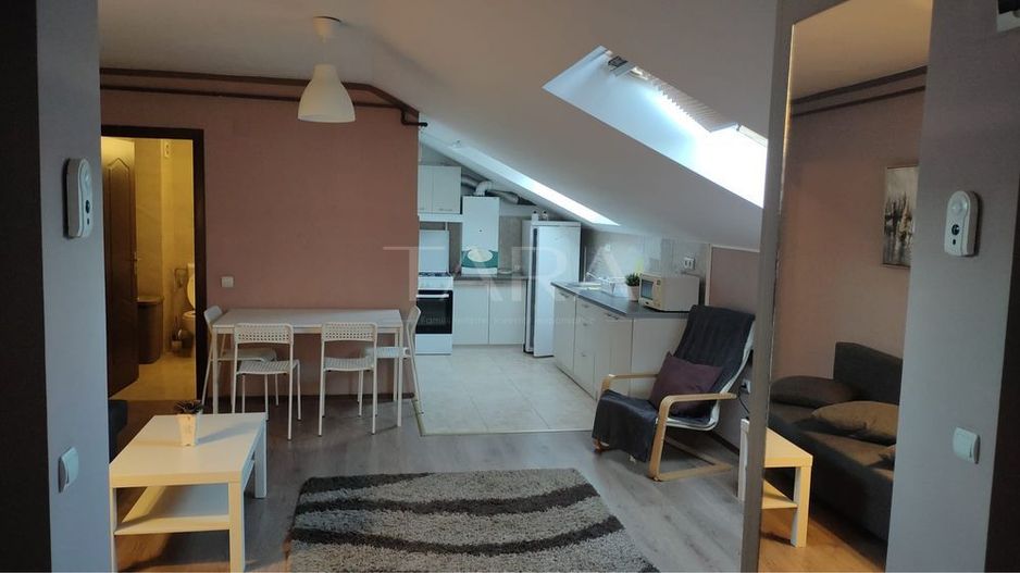 Mansardă cu 2 camere de vânzare în Florești, strada Florilor - Poză 2