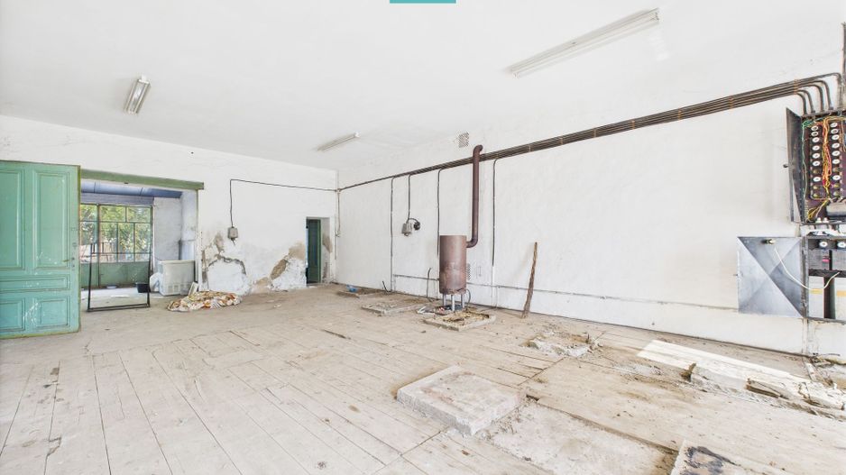 Clădire cu 5 camere cu teren și hală în Cenad - Poză 8