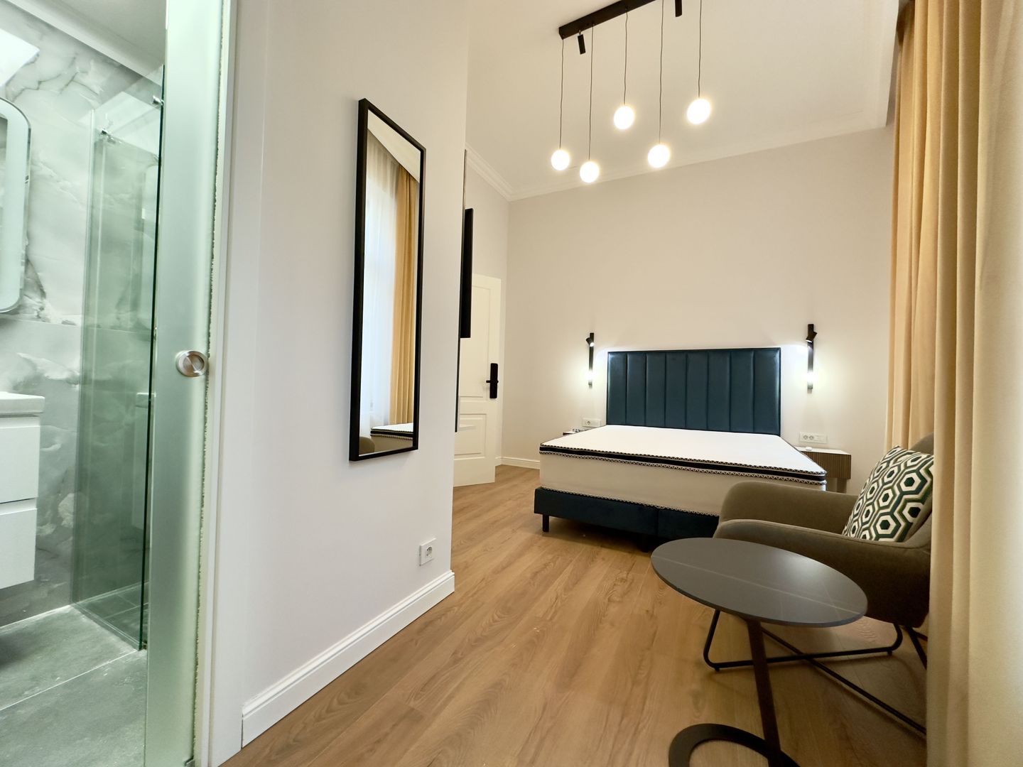 Magheru: 5 camere cu băi proprii – ideal business sau birouri - Poză 2