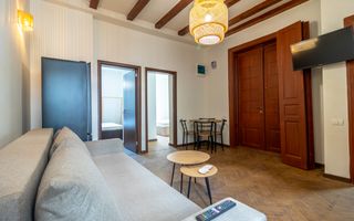 Vila interbelica AIRBNB "la cheie" - Poză 1