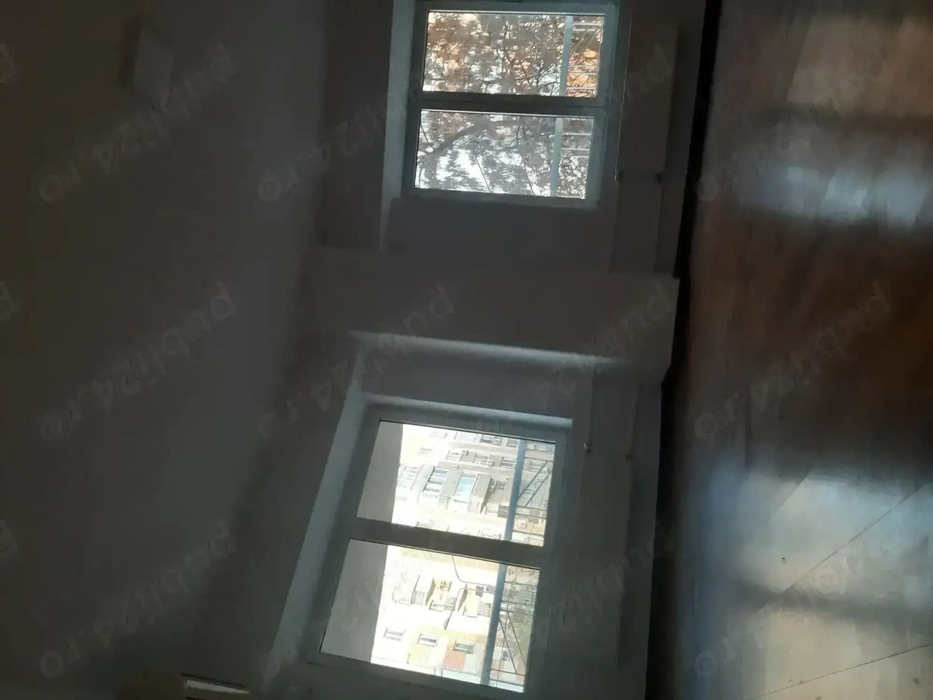 Închiriez apartament 2 camere nemobilat, Piața Muncii, pretabil birou - Poză 1