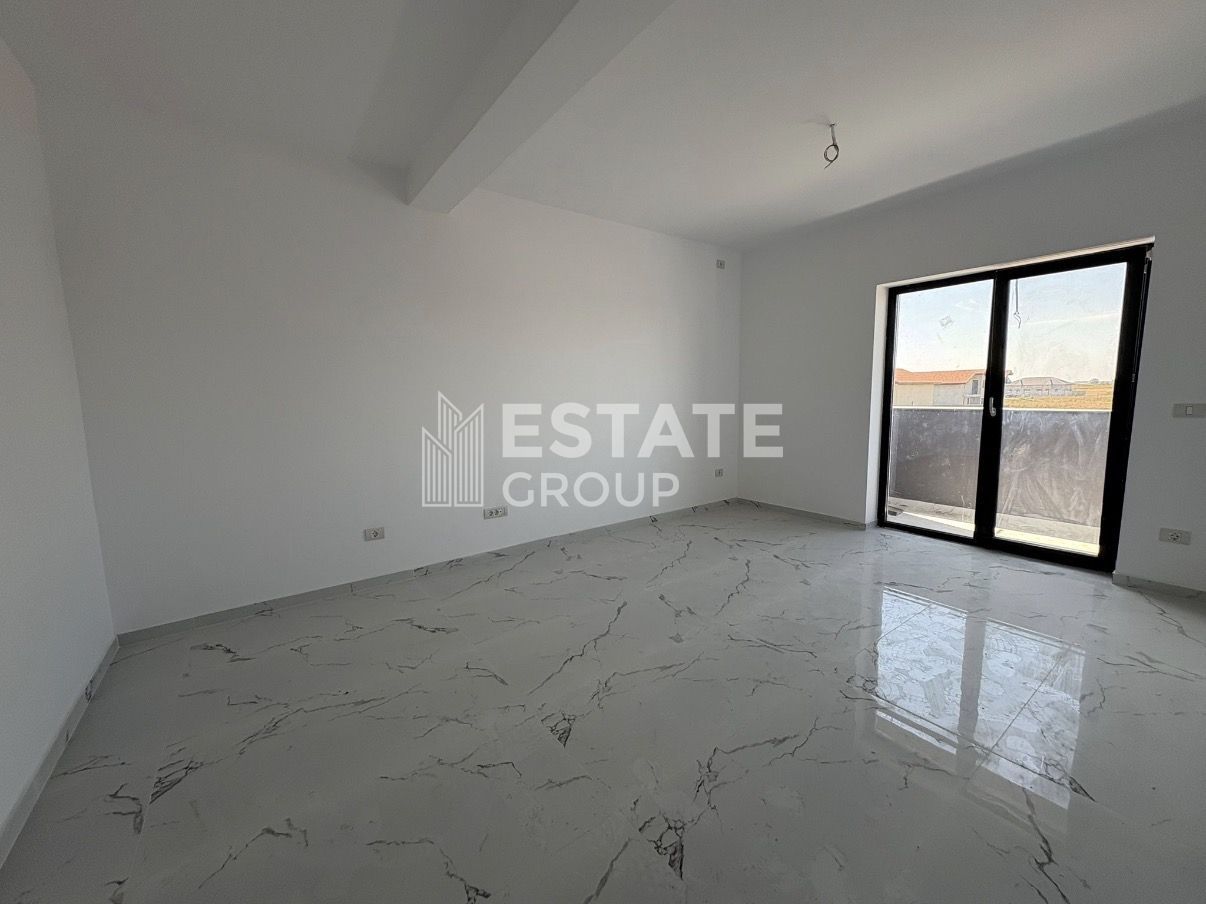 Apartament cu 3 camere si 2 bai in Giroc - Poză 1