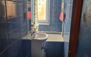 Vanzare apartament 3 camere, piata Micro 19, pret 49.500EUR, Etaj 3/4. - Poză 3