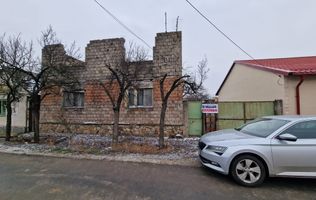 Casa de vanzare  zona Confectii / Cadas