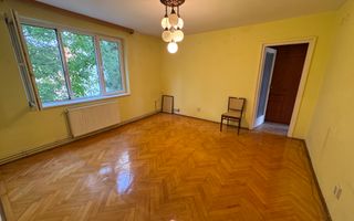 Etaj 2. Garaj in curtea interioara. La 400 m de Opera. Disponibil imediat - Poză 1