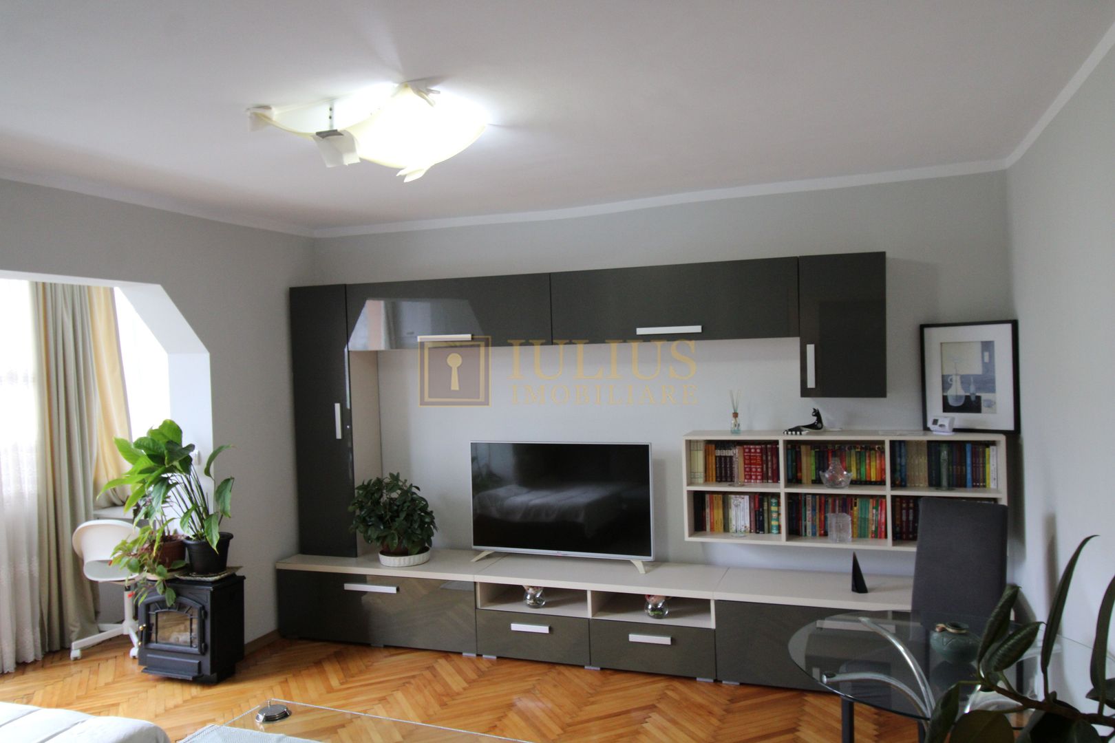 3 camere decomandat terasa generoasa cu vedere spre curte , locatie linistita - Poză 1