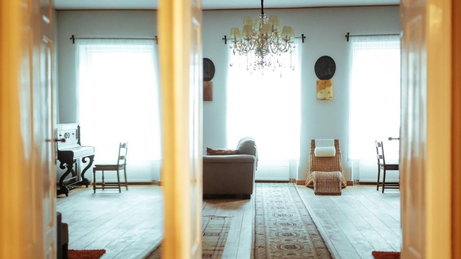 Piata Sfatului, apartament  deosebit, luminos, cu priveliște frumoasă - Poză 10