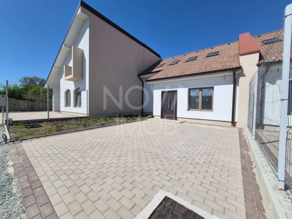 Casa generoasa cu 5 camere, 2 bai, dressing si parcare – Sura Mica - Poză 19