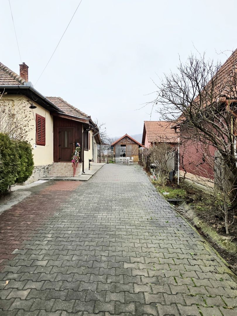 DE VANZARE CASA 5CAMERE ZONA CENTRALA TALMACIU - Poză 34