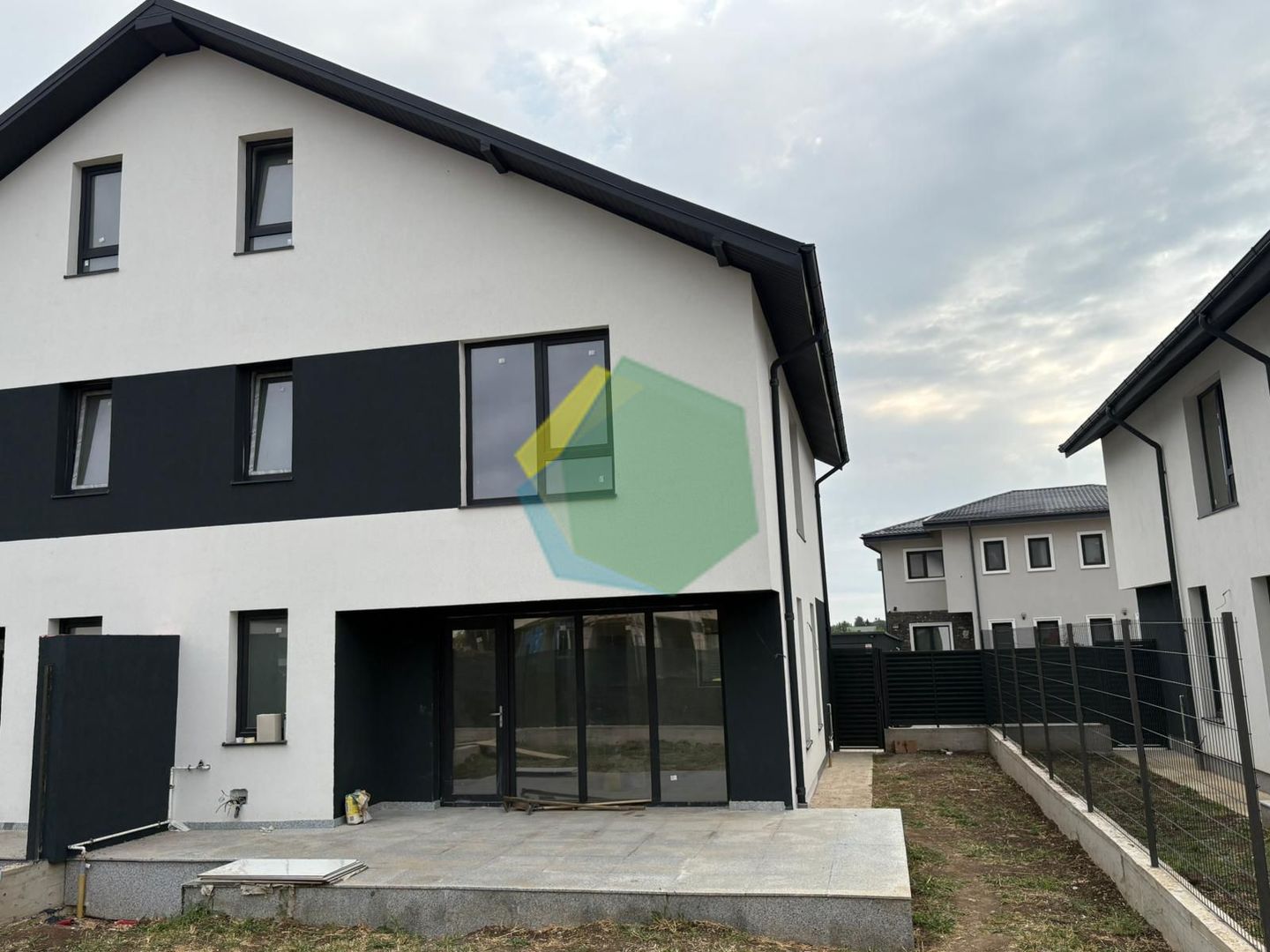 VILA DUPLEX DEOSEBITĂ | OTOPENI CENTRAL | CURTE GENEROASĂ - Poză 1
