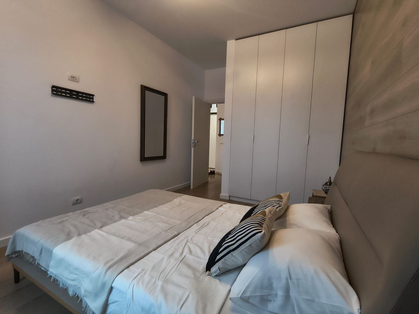 Comision 0,Inchiriere 2 cam parter,terasa proprie deosebit Laminorului - Poză 7