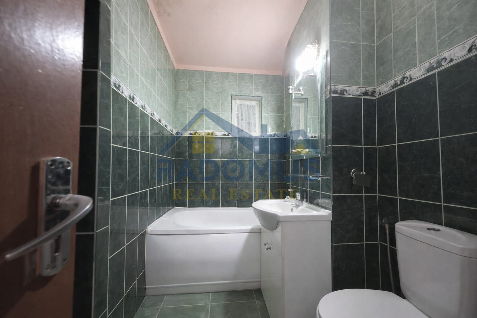 Garsonieră compartimentată în 2 camere - Blv. Republicii - Mobilată - Poză 4