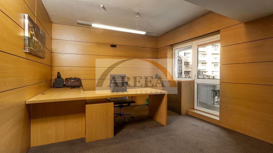 UNIRII FANTANI - 5 camere de vanzare - investitie rara si eleganta - Poză 2