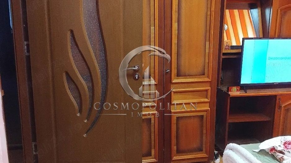Apartament cu 3 camere ~ zona Rm. Sarat ~ etaj 3din4 ~ confort 1 - Poză 5