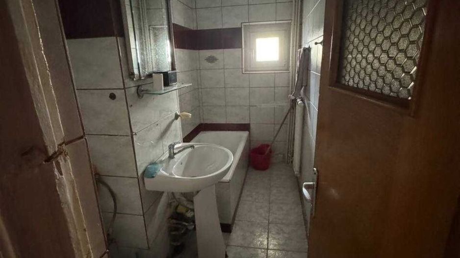 AP. 2 CAMERE VITAN - 65 MP UTILI, NECESITA RENOVARE, COMISION 0% - Poză 5