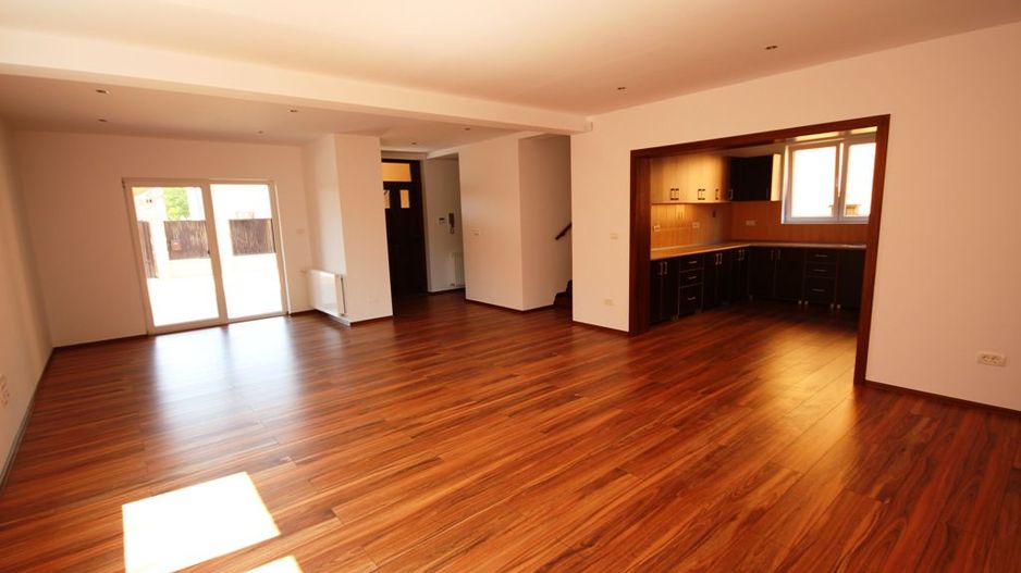 Vila spatioasa  nemobilata zona Elisabetin - Poză 3