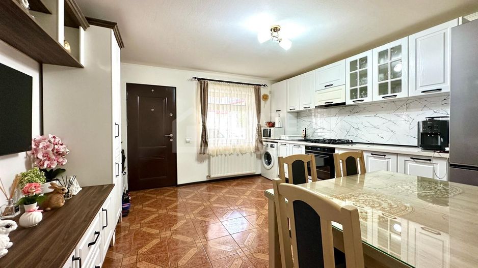 Apartament 3 camere, 2 balcoane inchise, loc de parcare, zona Junior - Poză 2