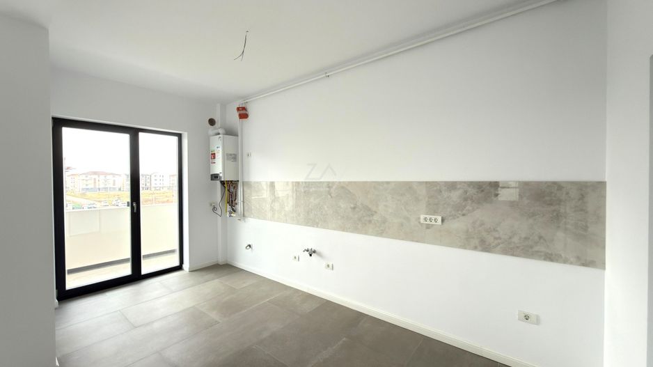 FINALIZAT. Etaj 1. Bloc la asfalt. Balcon mare. Loc de parcare. - Poză 3