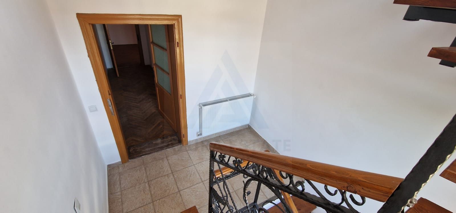 Casa P+1+M cu 5 camere teren 486 mp garaj si filigorie in Trei Stejari - Poză 2