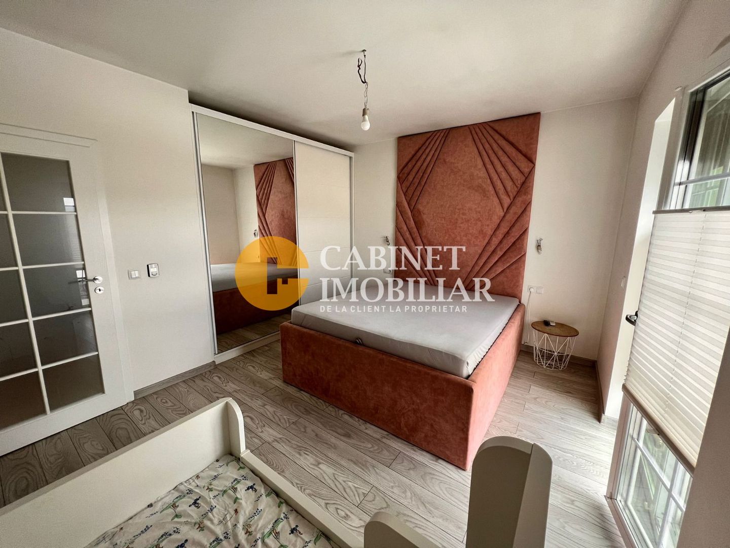 Casa PREMIUM 4 camere 2 bai - Garaj - MOBILATA complet - Poză 12