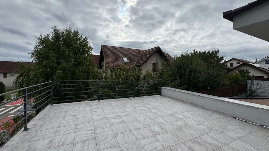 Casa superba , 5 camere si garaj ,Sura Mica, Sibiu - Poză 11