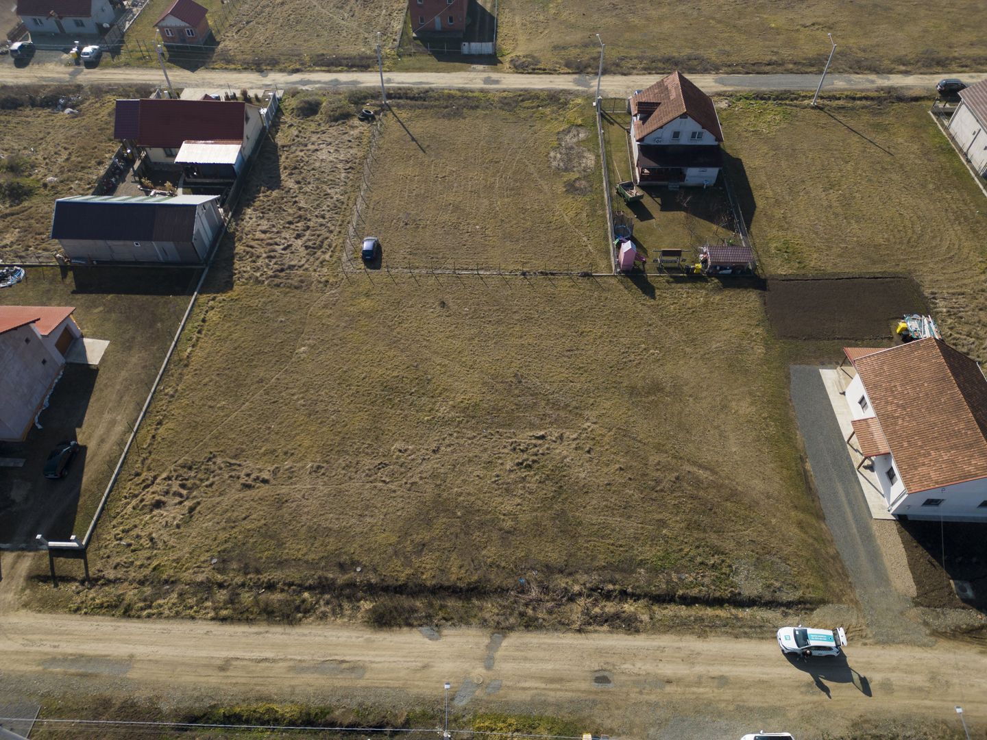 Loc de casa 500 mp în Curtici - Poză 2