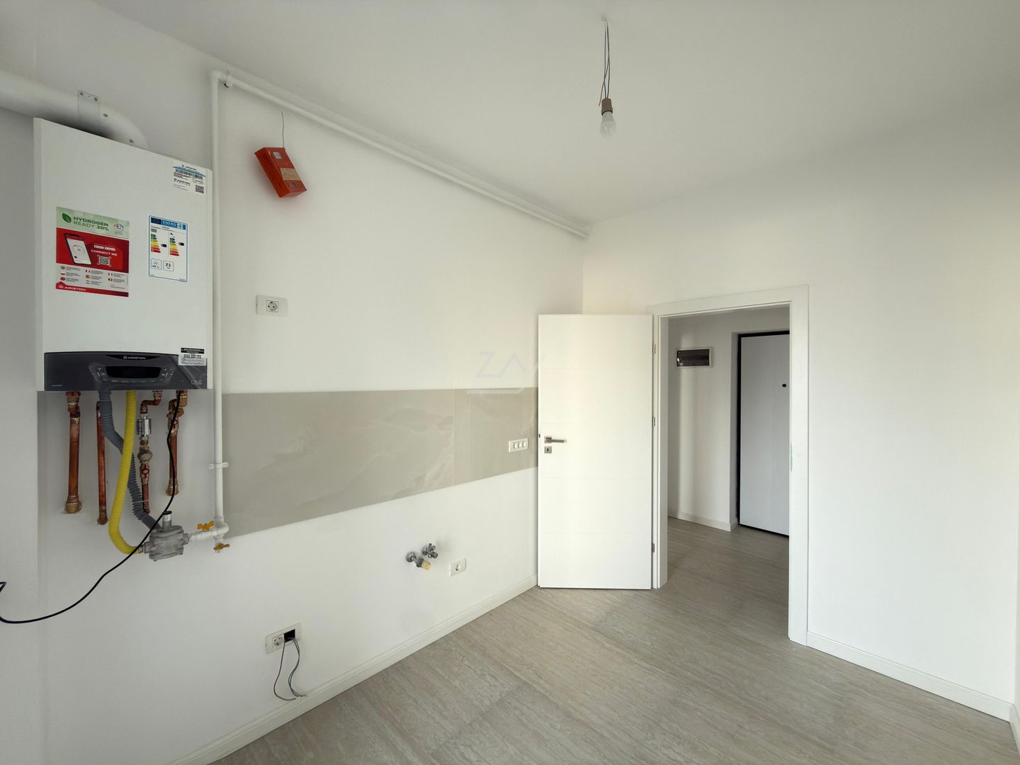 Bloc finalizat la asfalt. Decomandat. Etaj 1. Loc de parcare. - Poză 5