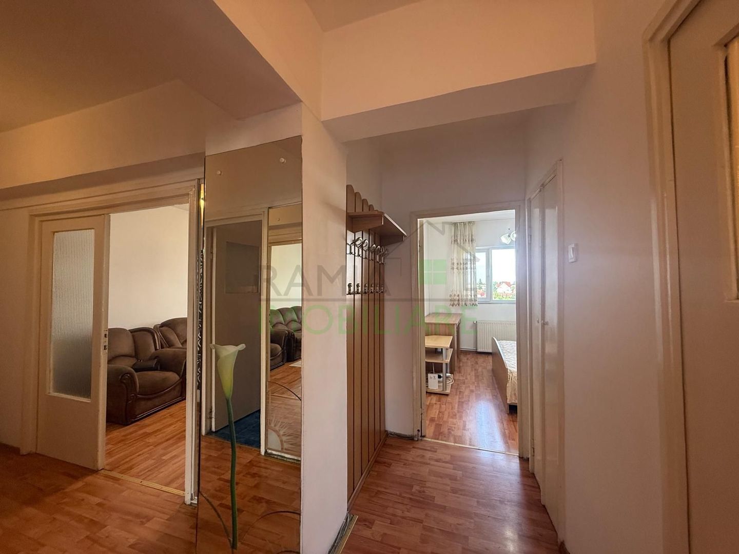 Apartament 3 camere decomandat cu 2 băi în Calea București - Poză 16