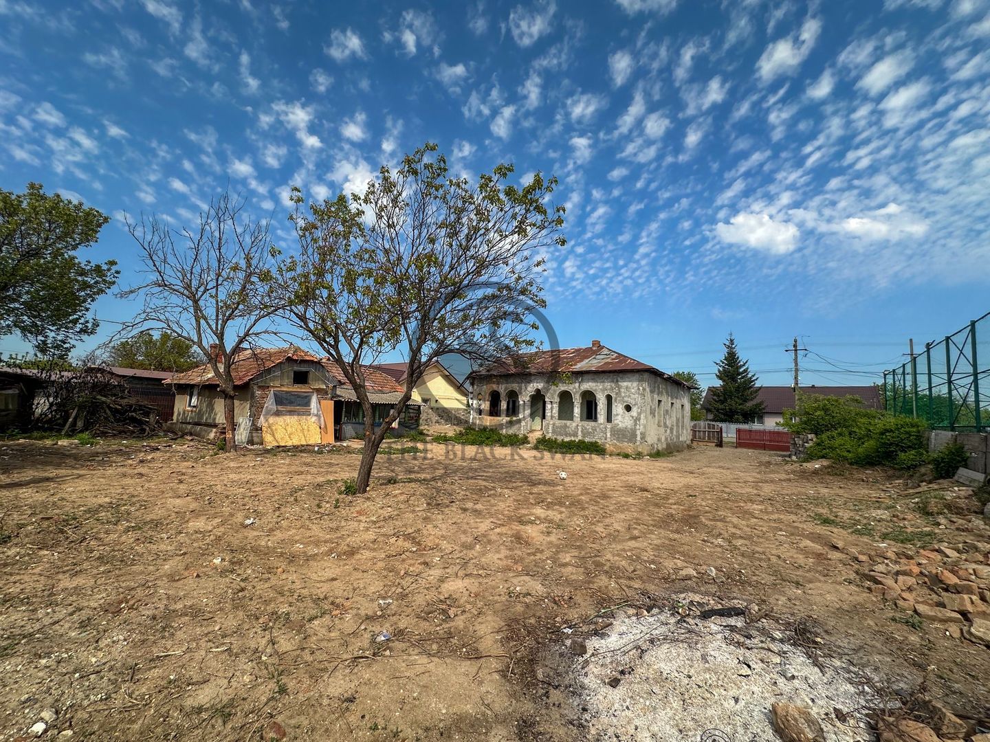 Casa renovabila / demolabila și teren de vanzare | Cioranii de Sus - Poză 1