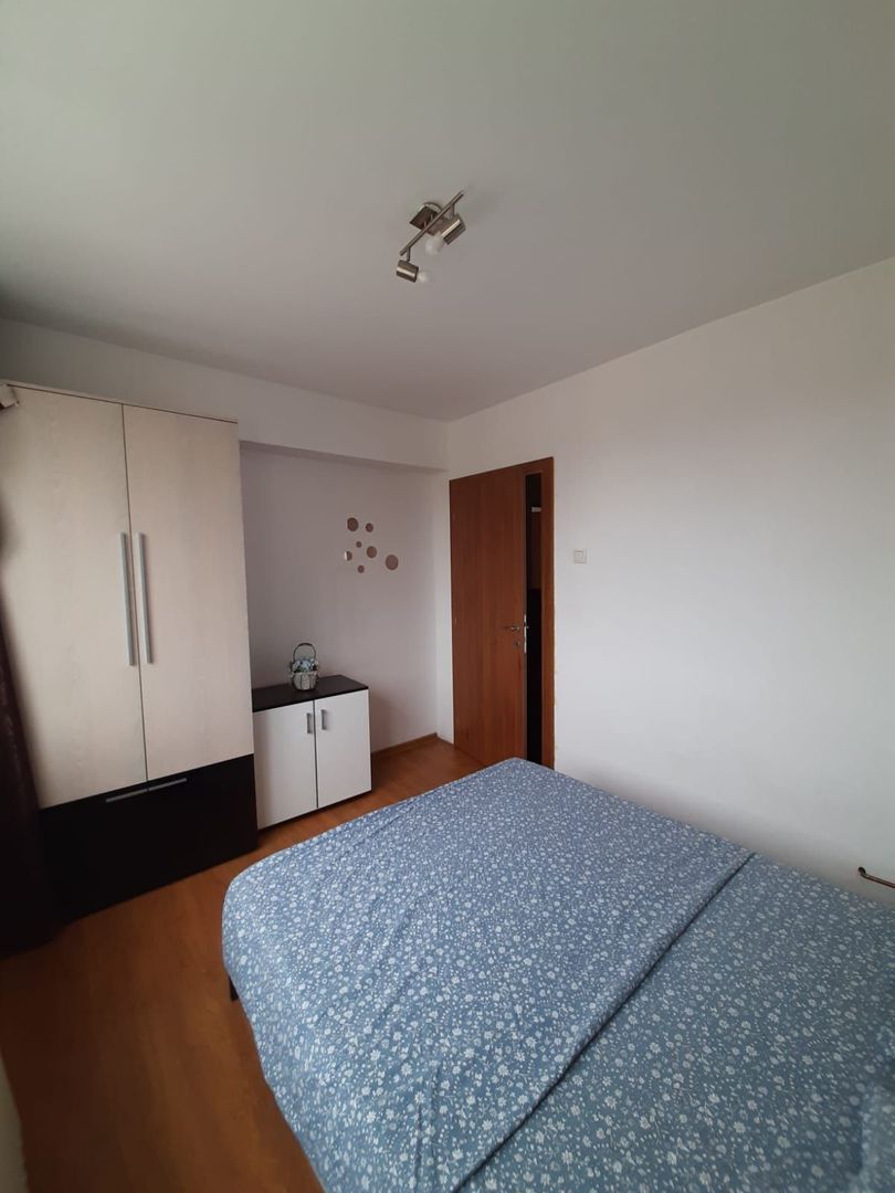Apartament cu 3 camere - Centru/Piata 700 - Poză 5