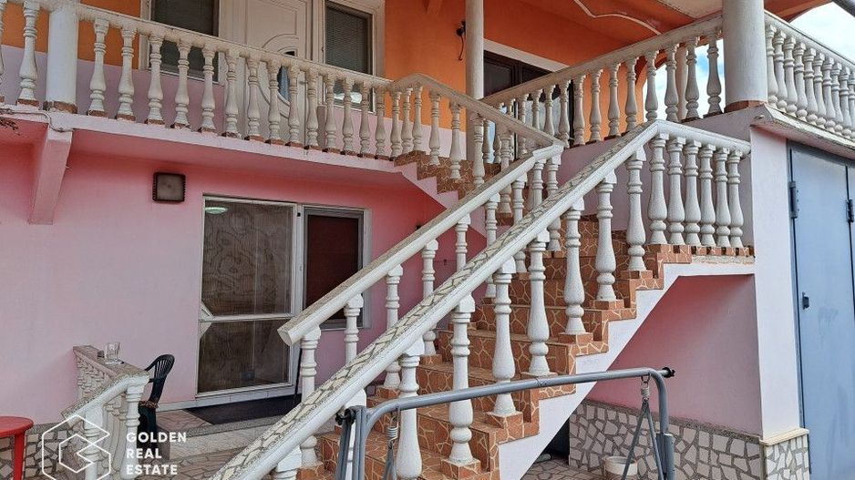Casa mare cu 2 spatii comerciale, in Faget - Poză 18