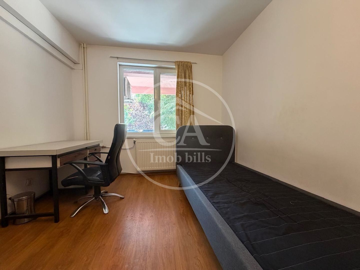 Apartament de vânzare cu 4 camere în zona Decebal, Oradea - Poză 2